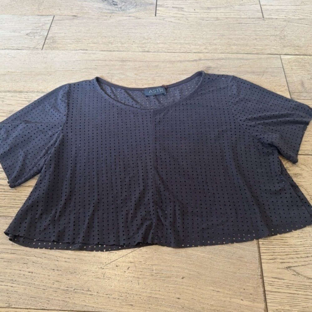 ASTR the Label Charcoal Grey Laser Cut Triangle Crop Top AT10031 Size M (1131)‎